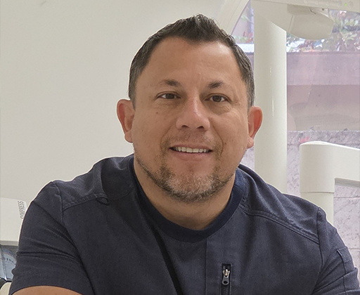 Dental assistant Hector